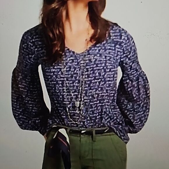 CAbi Te Amo Love Script Blouse, 5336, xs Navy - Picture 1 of 10